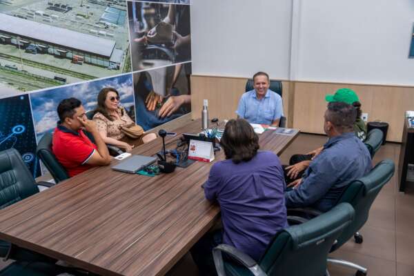 SDE debate melhorias para setor de leite com produtores de Senador Pompeu e Quixeramobim
