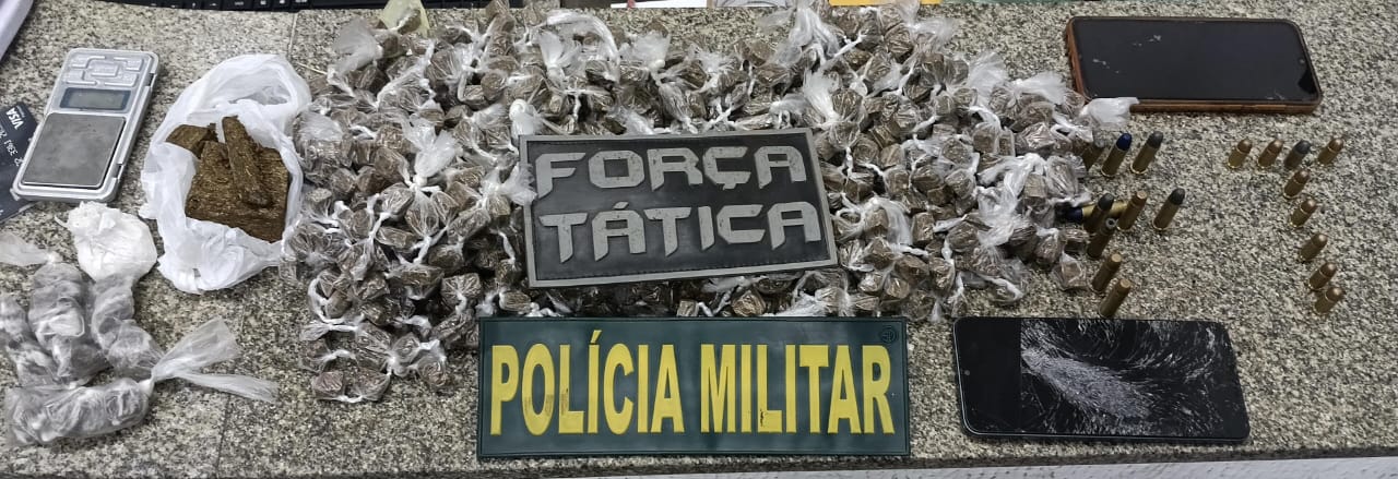 Polícia Militar captura homem e adolescente com armas e drogas em Itapipoca