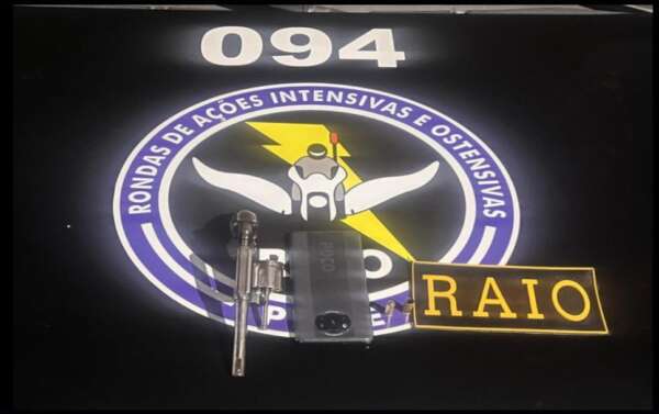 PMCE prende homem armado e recupera celular roubado na Maraponga