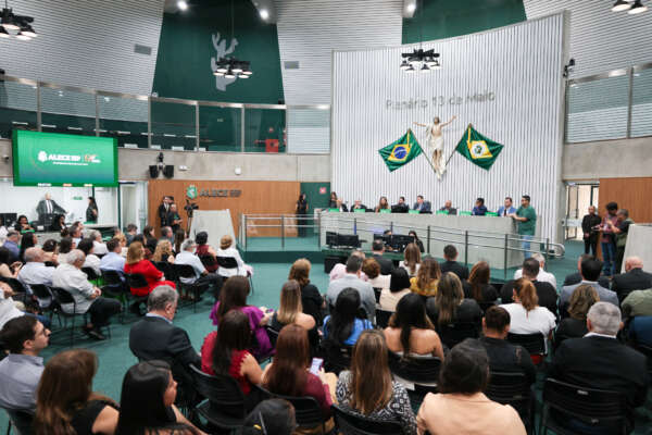 Fortalecimento do Emprego: Sine e FAT têm história e legado celebrados em solenidade na Alece