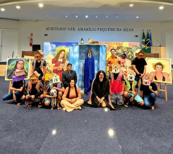 Adolescentes encantam público com espetáculo na Câmara Municipal de Juazeiro do Norte