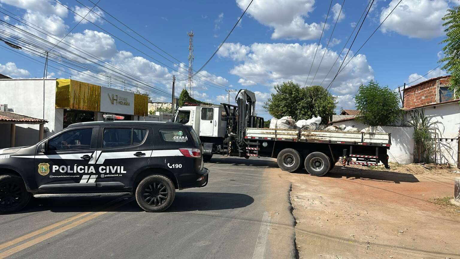 PCCE apreende duas toneladas de fios furtados e captura dupla em Limoeiro do Norte
