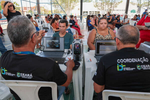 Caravana VaiVem Trabalhador leva serviços e gratuidade de transporte a Pacatuba