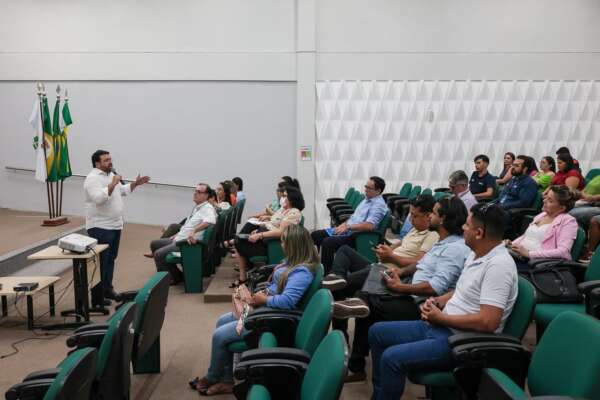 Evento discute qualificação profissional em Horizonte