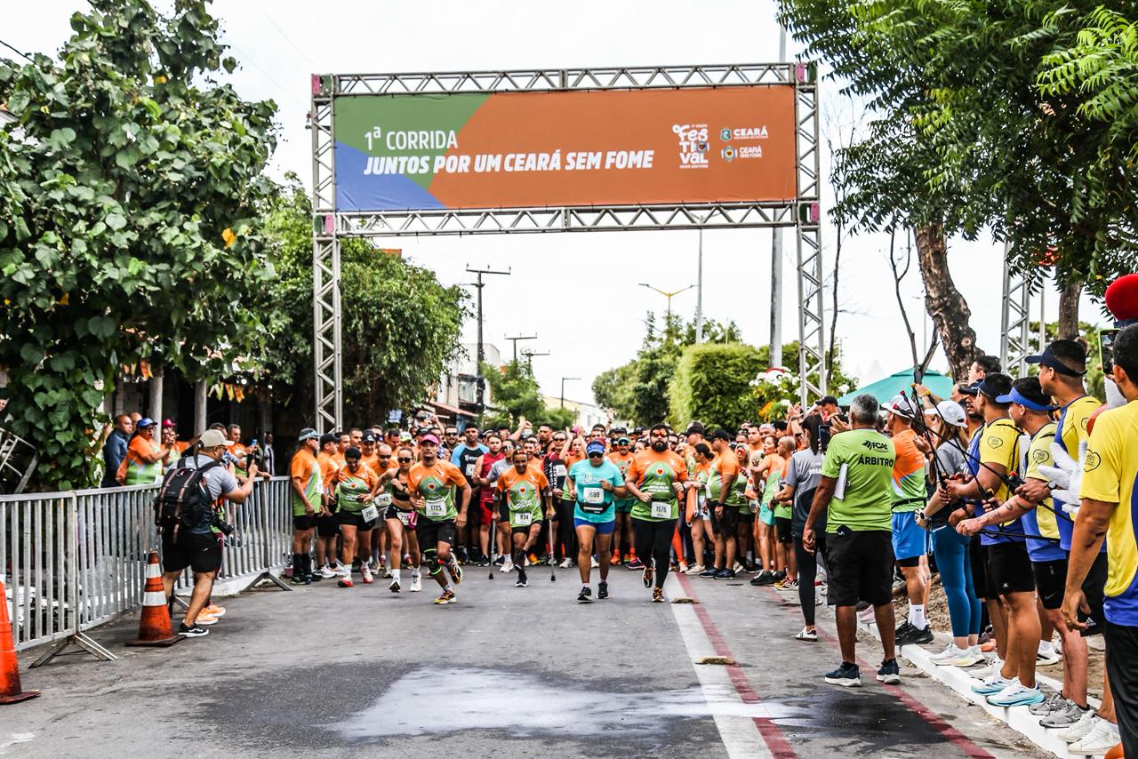 Primeira corrida Juntos por um Ceará Sem Fome leva mais de seis mil pessoas à orla da Barra do Ceará