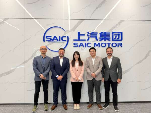 Na China, presidentes da Adece e do Complexo do Pecém visitam sede da SAIC Motor