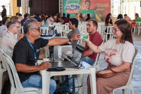 População de Cascavel recebe Caravana do VaiVem Trabalhador
