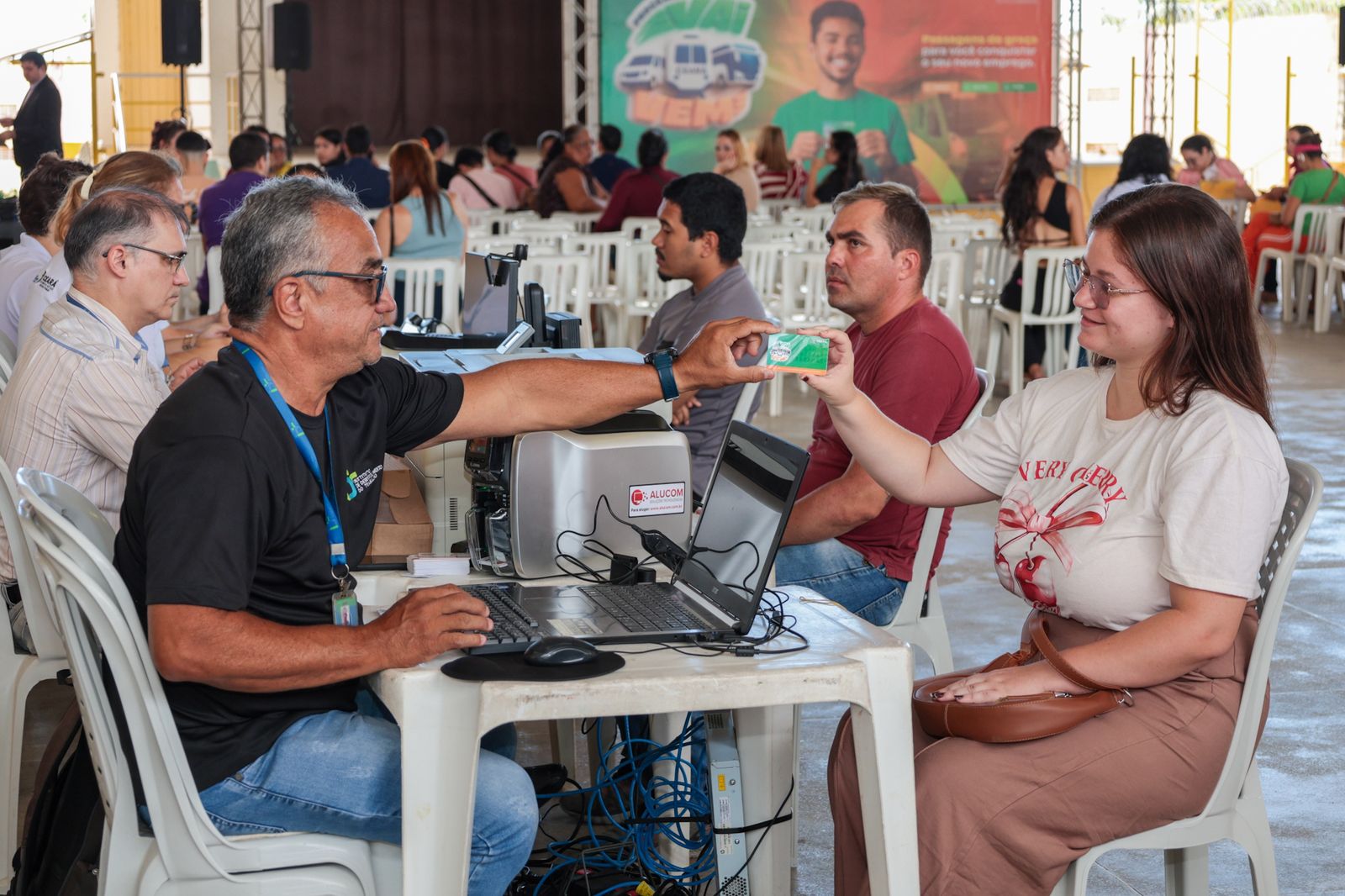 População de Cascavel recebe Caravana do VaiVem Trabalhador