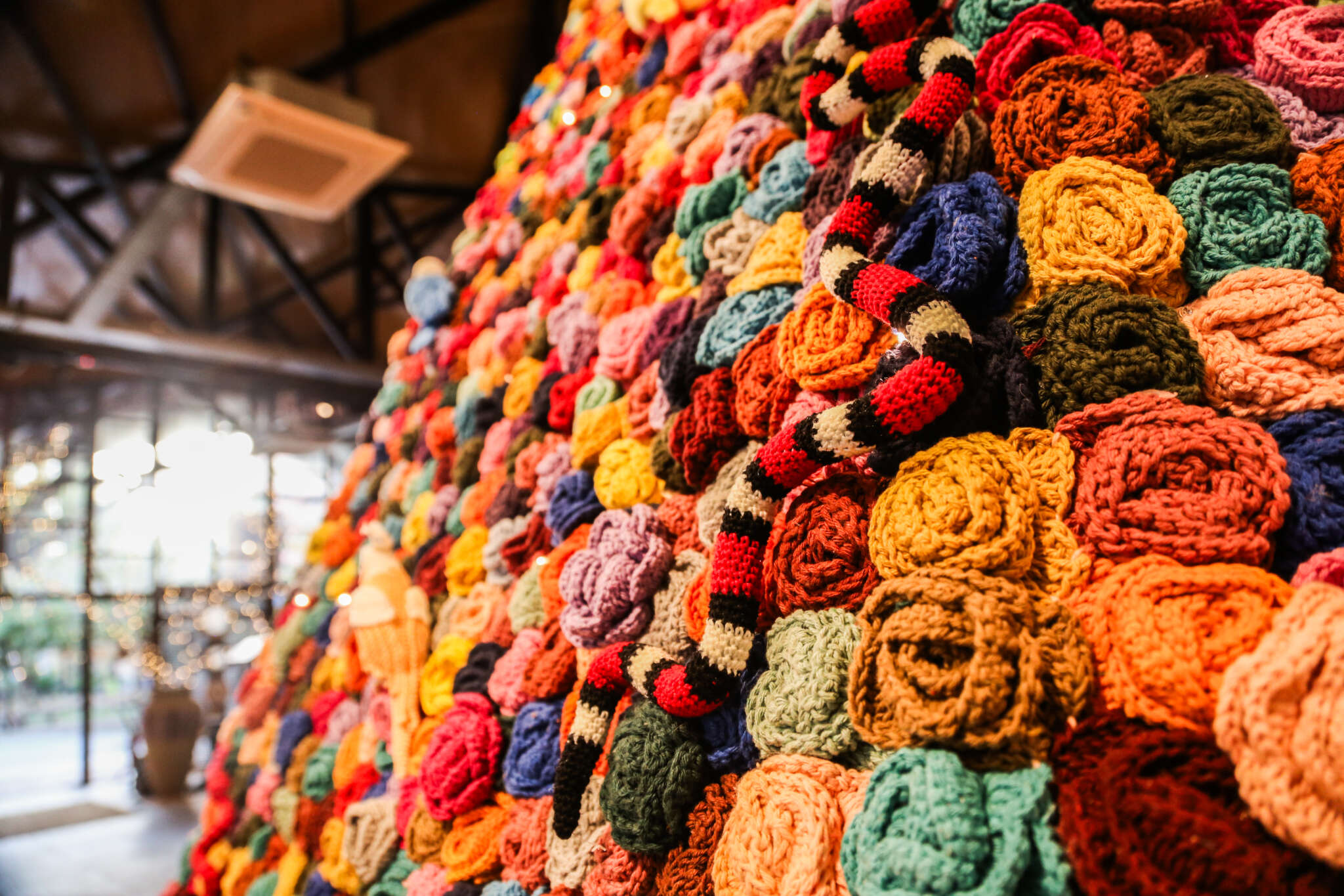 SPS lança Natal da CeArt com árvore de crochê e exposição de presépios na Praça Luíza Távora