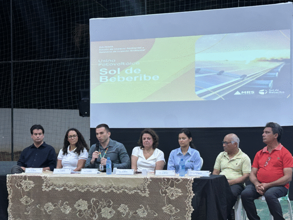 Semace apresenta projeto de energia solar em Beberibe à população