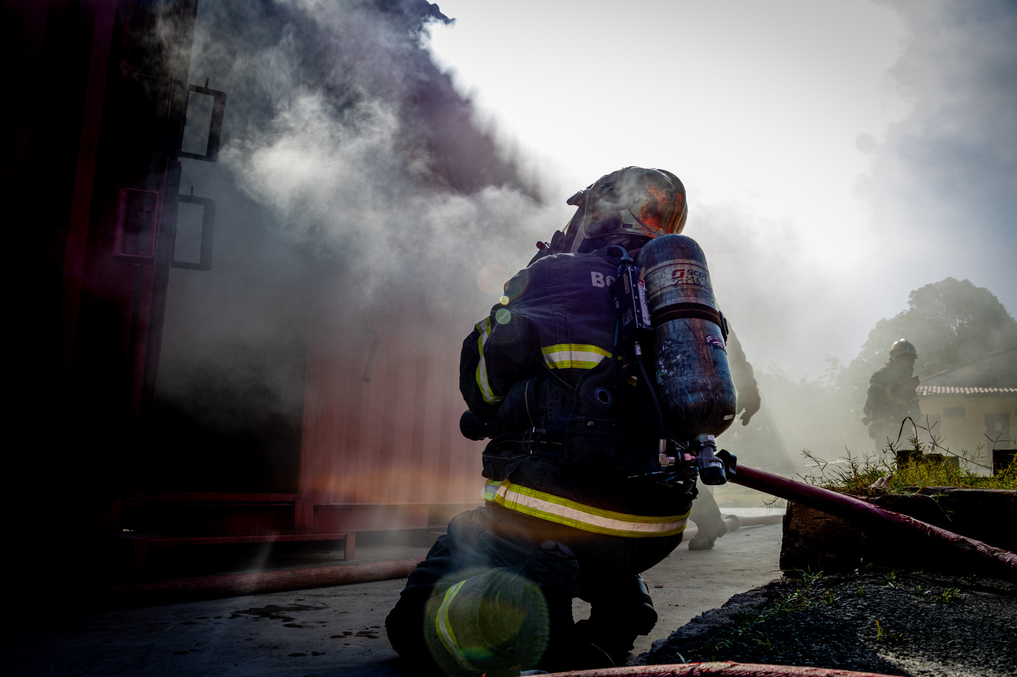 Bombeiros militares do Ceará recebem capacitação pioneira para o combate a incêndios urbanos