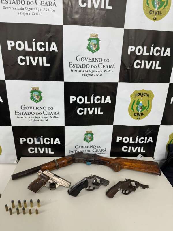 PCCE captura em flagrante dupla com armas e munições em Juazeiro do Norte