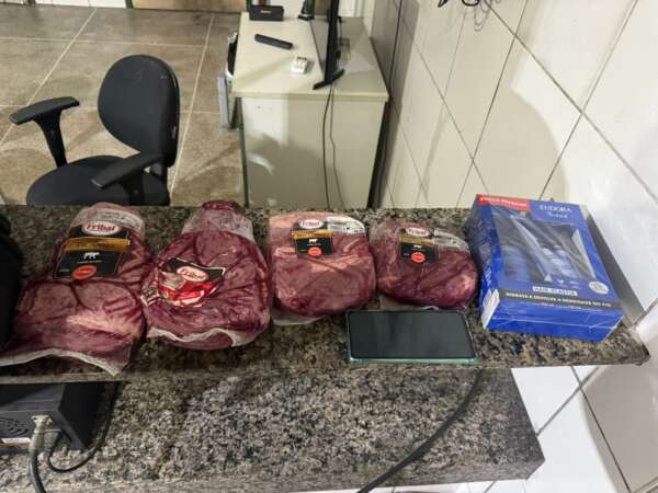 Suspeito de tentativa de furto é preso com peças de carne e kit de tratamento capilar