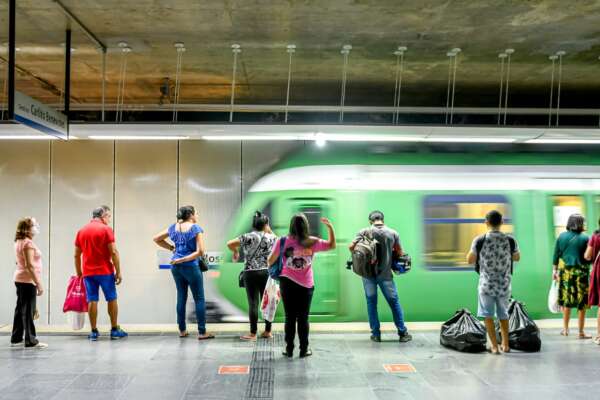 Metrô e VLTs terão horários especiais neste feriado da Proclamação da República