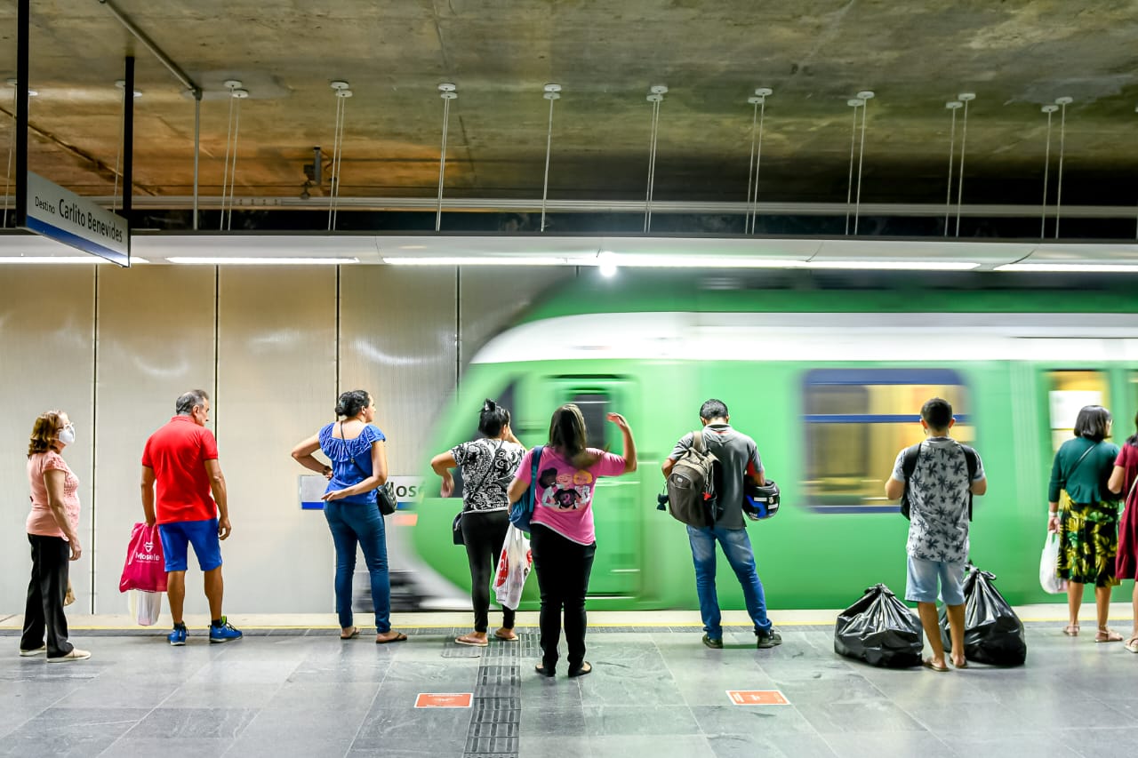 Metrô e VLTs terão horários especiais neste feriado da Proclamação da República