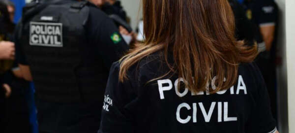 Polícia Civil prende em flagrante mulher por ameaçar e tentar extorquir a própria mãe, em Sobral