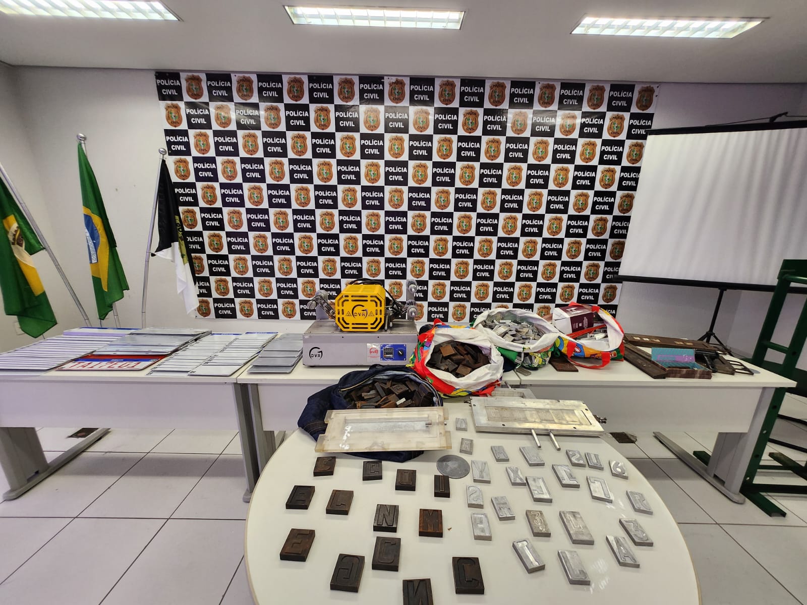 PCCE prende quatro suspeitos de envolvimento em mortes em campo de futebol na Barra do Ceará