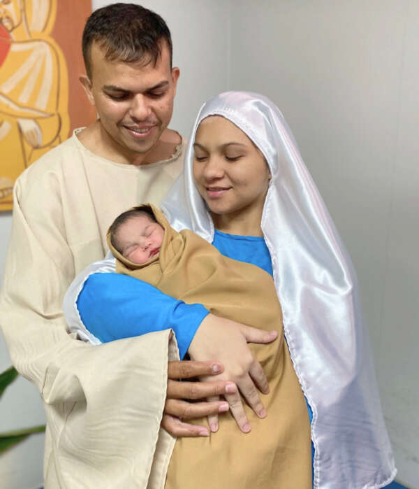 Presépio vivo: Hospital Regional Norte promove ação natalina com bebês internados e famílias