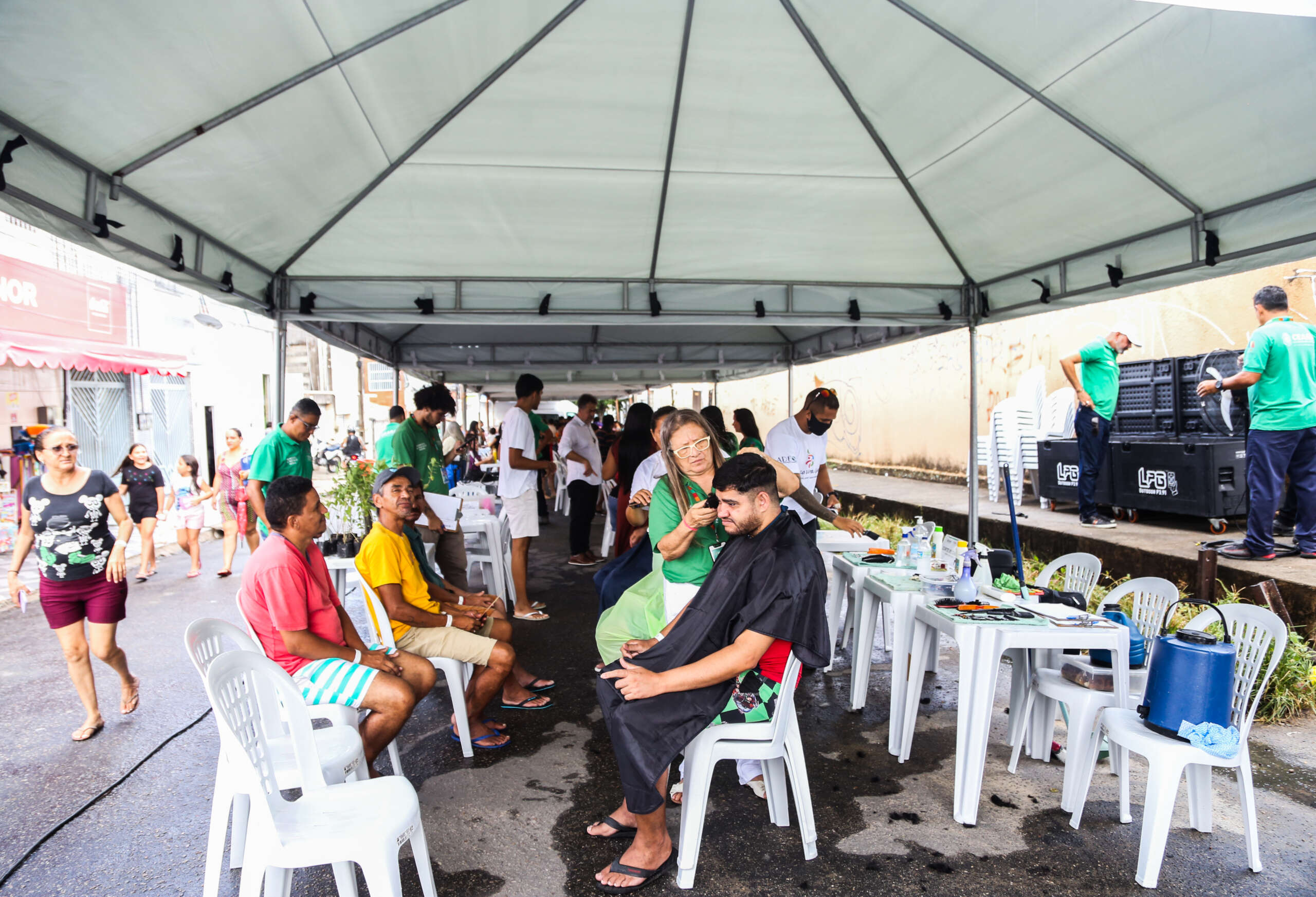 Projeto Acolher leva serviços para o bairro Farias Brito, em Fortaleza