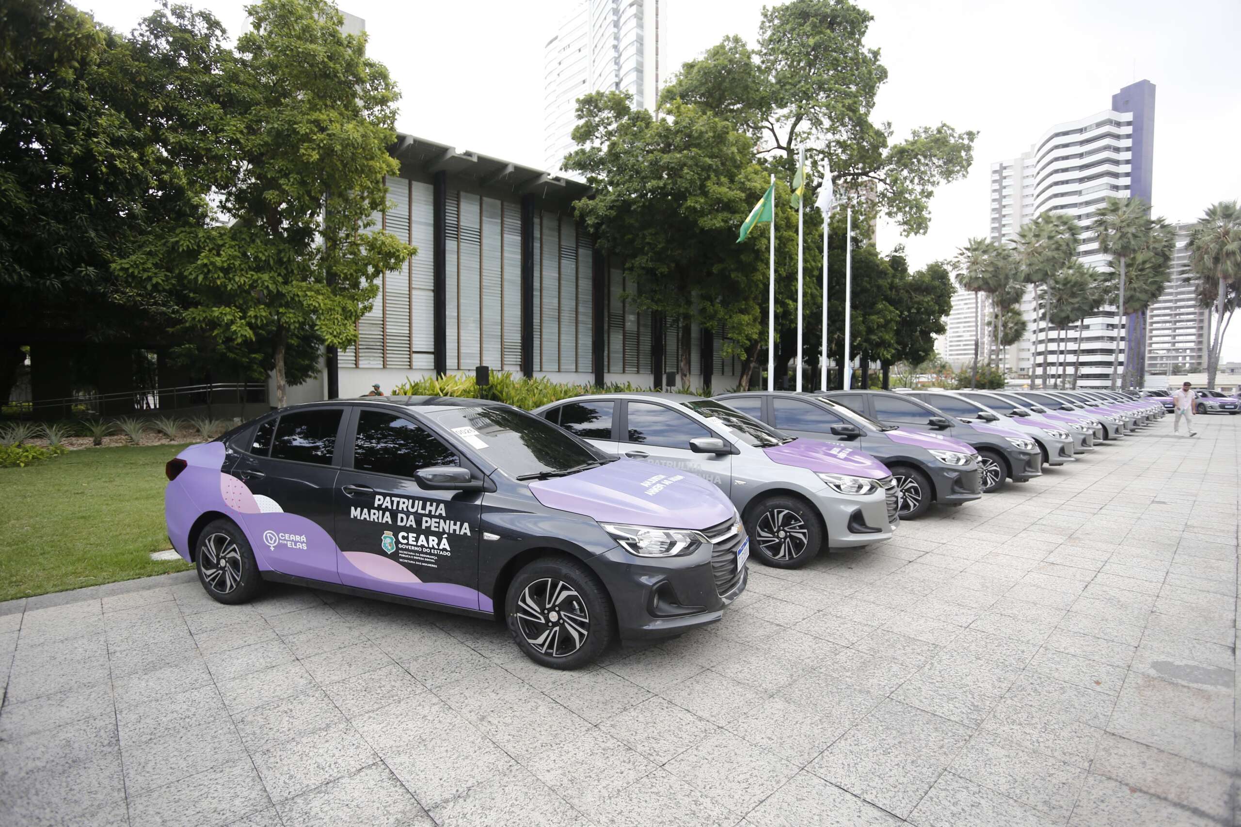 Governo do Ceará entrega viaturas e kits à Patrulha Maria da Penha a 29 municípios