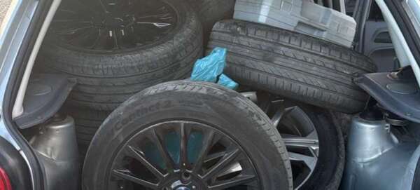 Dupla suspeita de furtar pneus é presa pela PMCE em Aquiraz