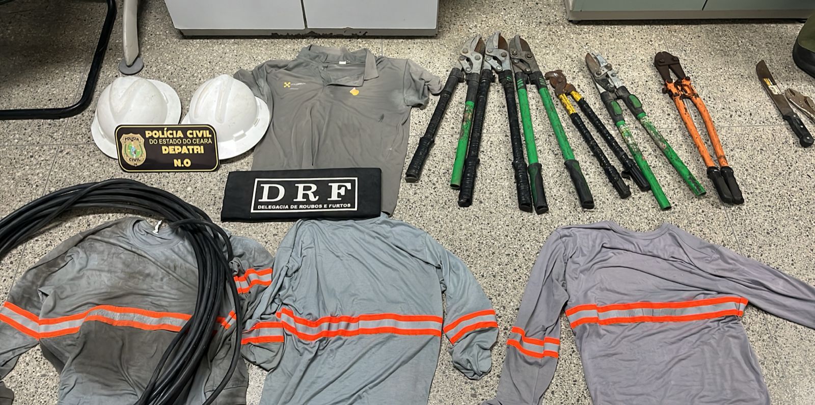 Durante ofensivas na Capital e RMF, PCCE captura dez pessoas e apreende duas toneladas de fios de cobre, armas e dinheiro