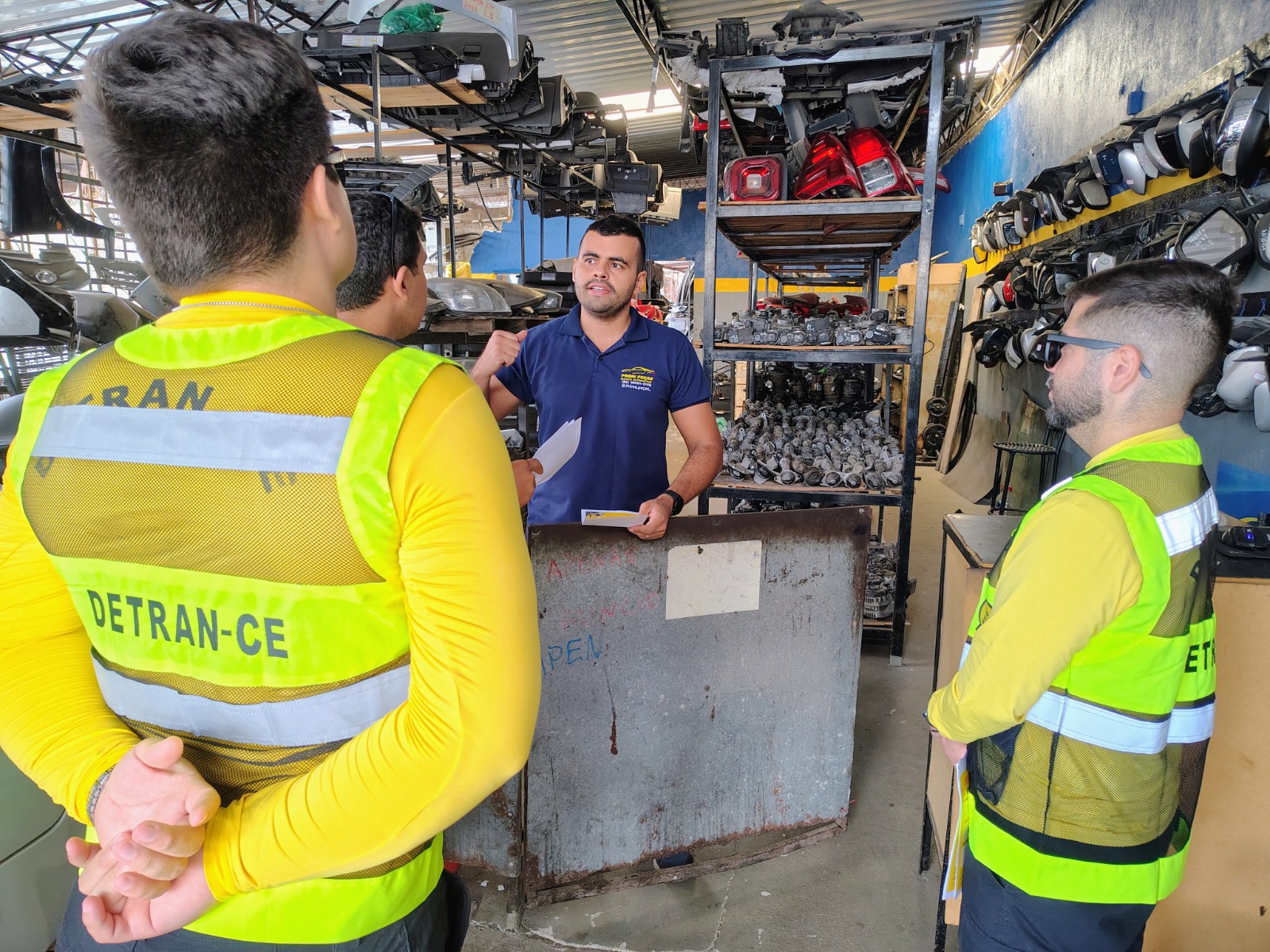 Detran-CE realiza ações educativas em sucatas de Fortaleza e Maracanaú