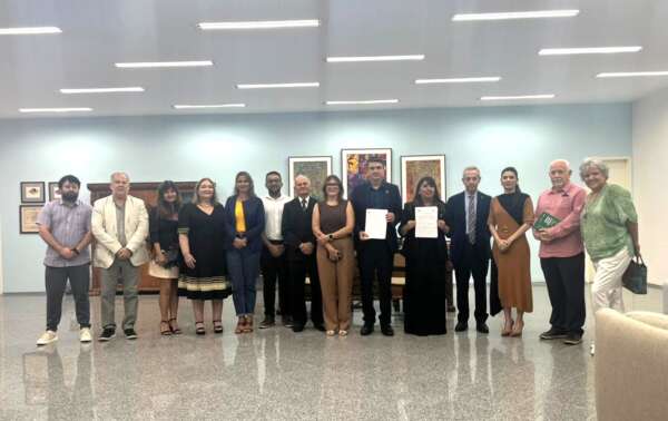 Uece e Universidade do Atacama firmam acordo de colaboração internacional