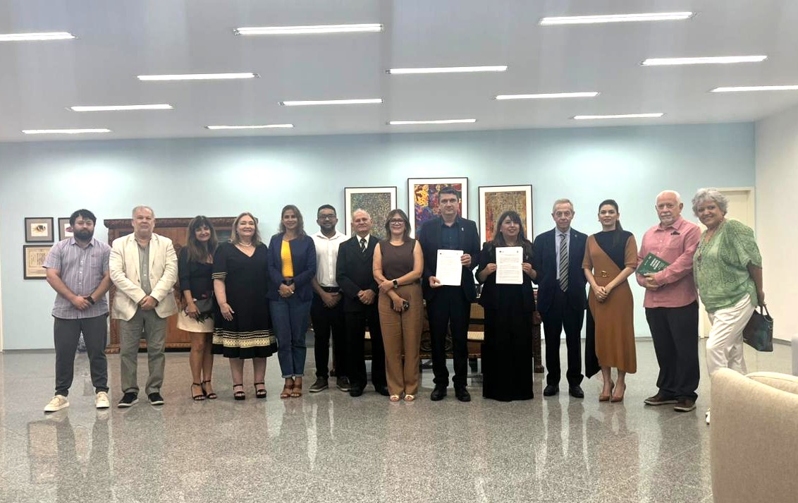 Uece e Universidade do Atacama firmam acordo de colaboração internacional