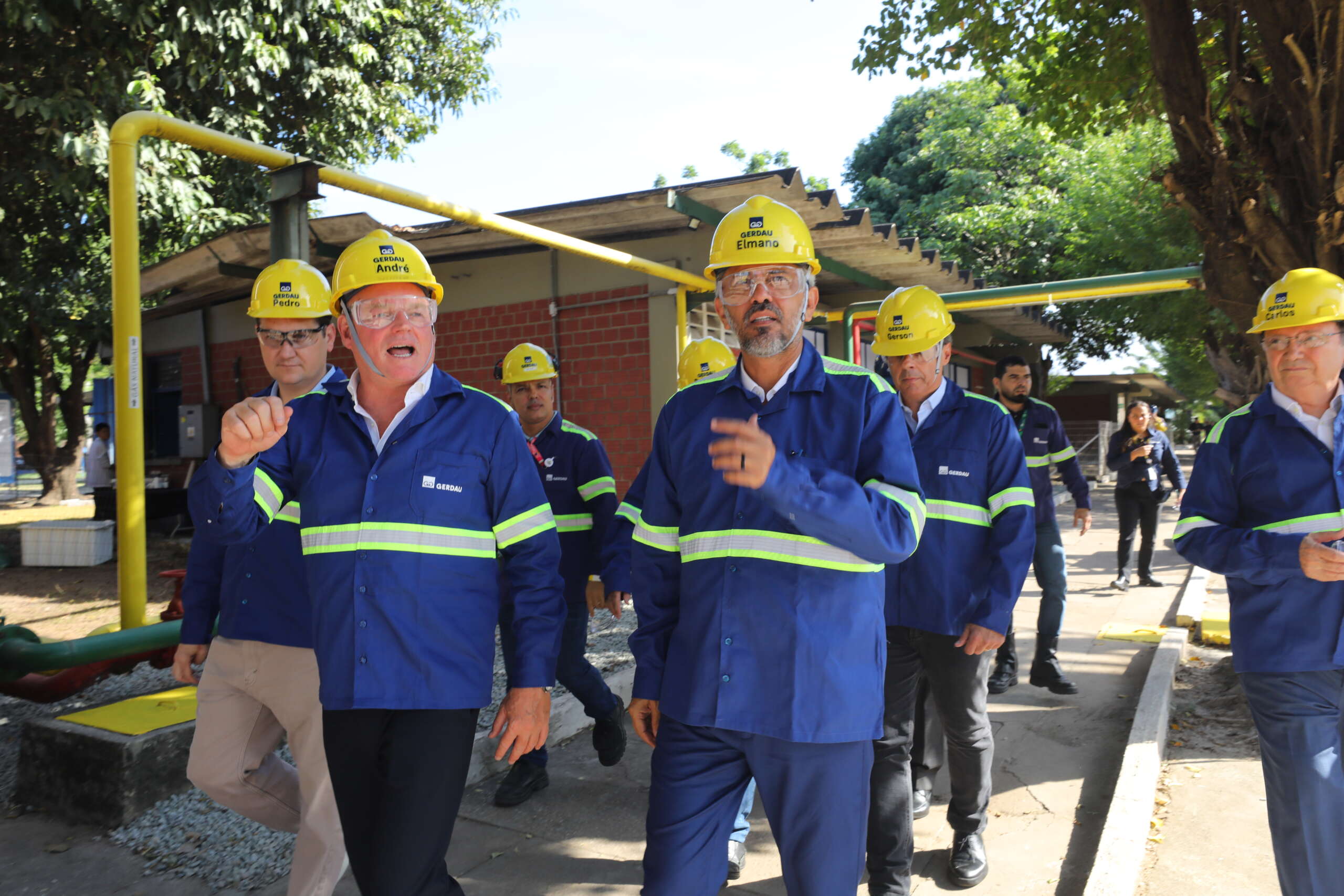 Governador Elmano de Freitas visita produtora de aço no Ceará