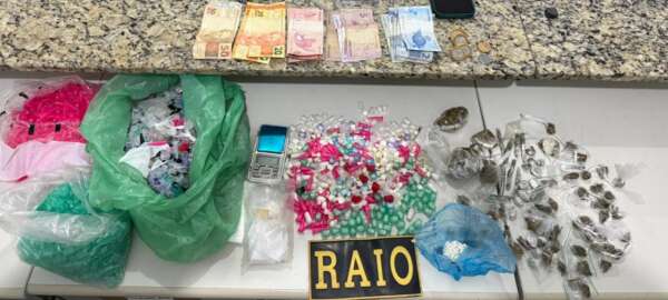 Polícia Militar prende suspeito com drogas no bairro Serrinha