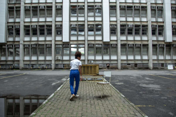 Pinacoteca realiza Conversa de Ateliê sobre arte e educação, com Andréa Hygino