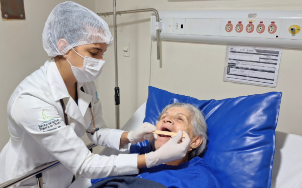 Terapia fonoaudiológica contribui para recuperação de pacientes com AVC no Hospital Regional do Cariri