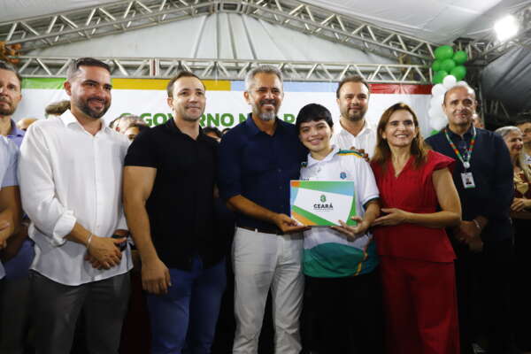 Ubajara: mais de 500 estudantes recebem tablets e novo Quartel dos Bombeiros da Serra da Ibiapaba tem ordem de serviço assinada