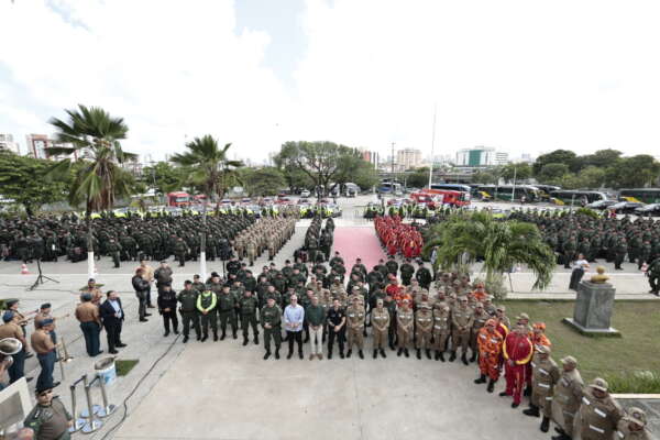 Governo do Ceará entrega 20 novas viaturas ao BPTur durante saída para Operação Carnaval 2026
