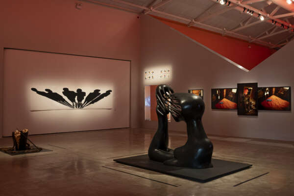 Conversa de Ateliê, na Pinacoteca do Ceará, debate concepção de exposições com Veronica Stigger