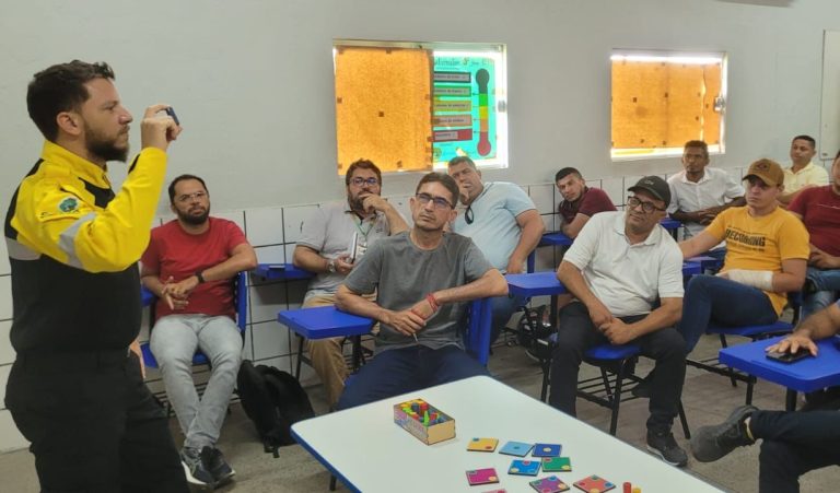 Detran-CE realiza ação educativa para motoristas de transporte escolar em Jardim