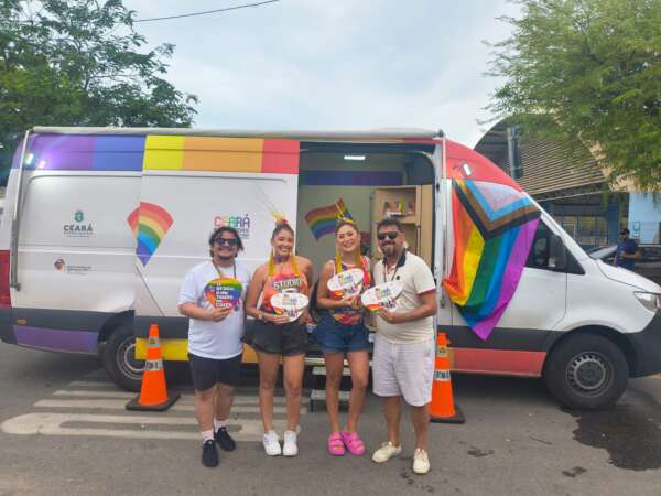 Secretaria da Diversidade abre programação de Carnaval com Unidade Móvel e campanha contra a LGBTfobia em Paracuru e Aracati