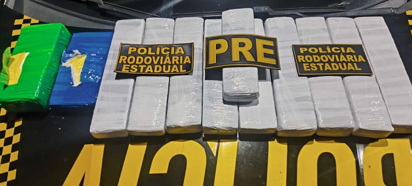 Mulher é presa pela PMCE transportando mais de 13 kg de drogas em micro-ônibus
