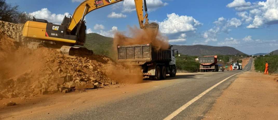 Segunda-feira (30), às 14h, trecho em obra da CE-257, em Santa Quitéria, passará por interdição temporária