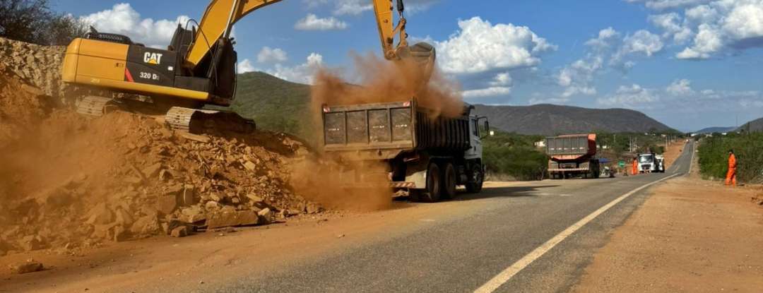Segunda-feira (30), às 14h, trecho em obra da CE-257, em Santa Quitéria, passará por interdição temporária