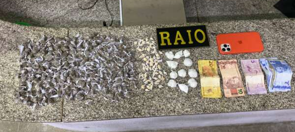 Polícia Militar prende em flagrante suspeito de envolvimento com o tráfico de drogas em Quixeramobim