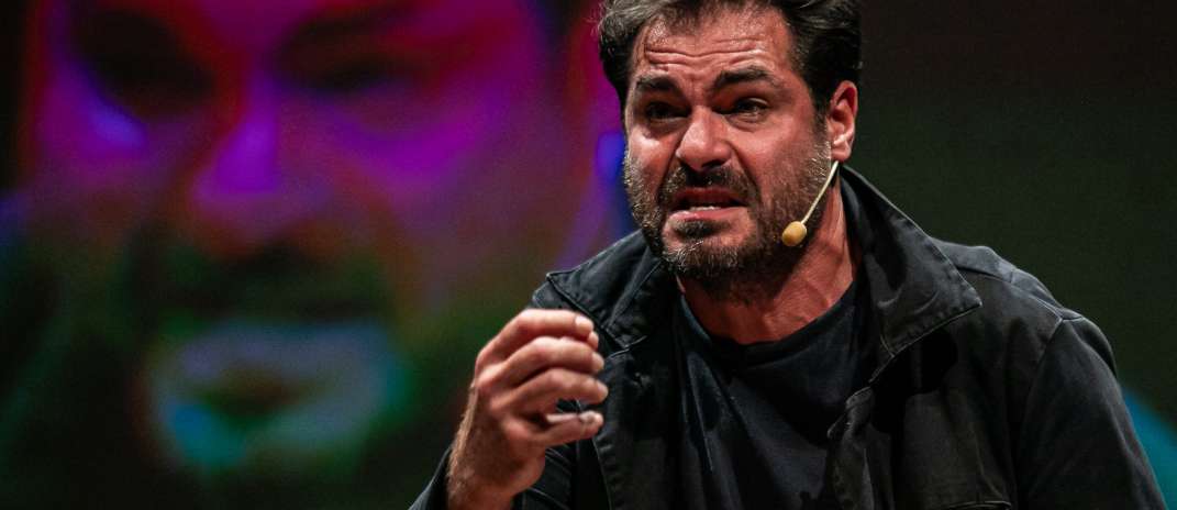 Thiago Lacerda mergulha no universo de Shakespeare no espetáculo “Quem Está Aí?”, que chega ao Theatro José de Alencar