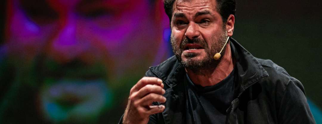 Thiago Lacerda mergulha no universo de Shakespeare no espetáculo “Quem Está Aí?”, que chega ao Theatro José de Alencar