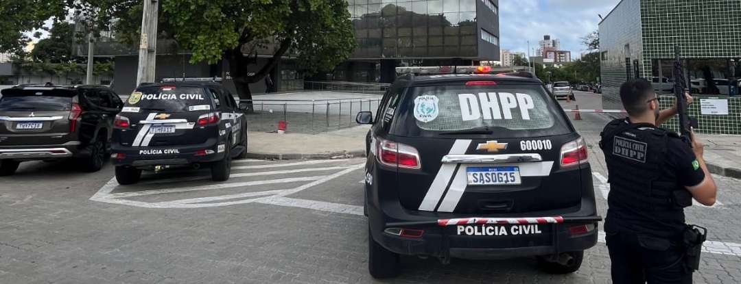 Homem investigado por tráfico de drogas é preso pela Polícia Civil no bairro Cais do Porto, em Fortaleza