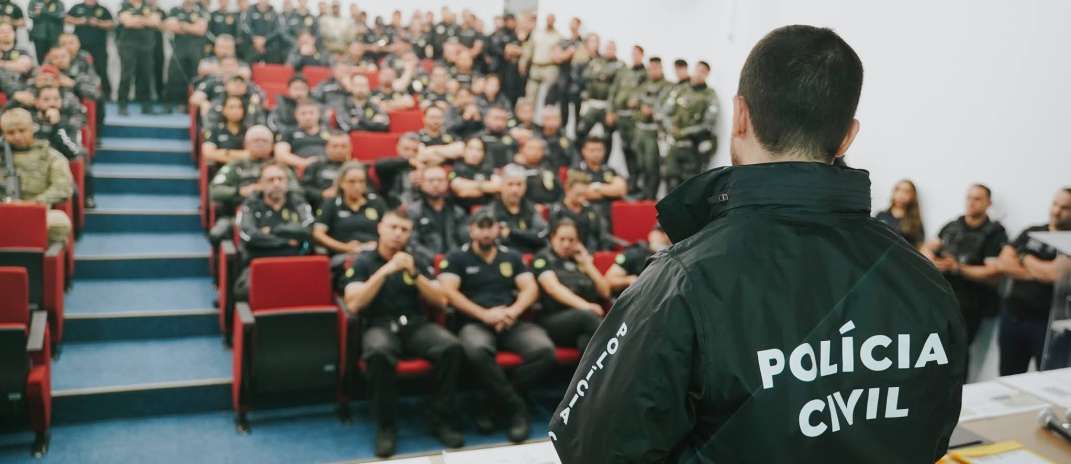 PCCE e PMCE cumprem quatro mandados de prisão e 61 de busca e apreensão contra grupo criminoso atuante na RMF