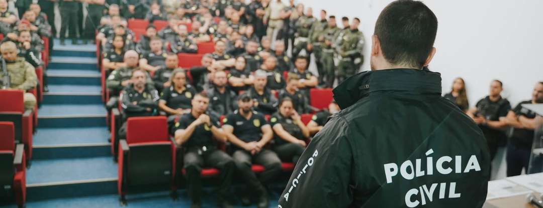 PCCE e PMCE cumprem quatro mandados de prisão e 61 de busca e apreensão contra grupo criminoso atuante na RMF