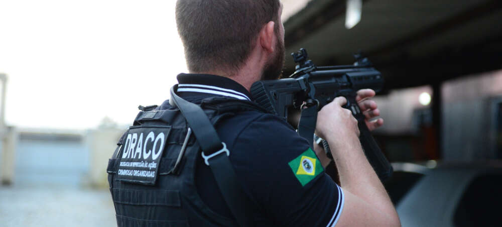 PCCE deflagra operação e cumpre 13 mandados de prisão preventiva e 33 de busca e apreensão contra suspeitos de integrar grupo criminoso