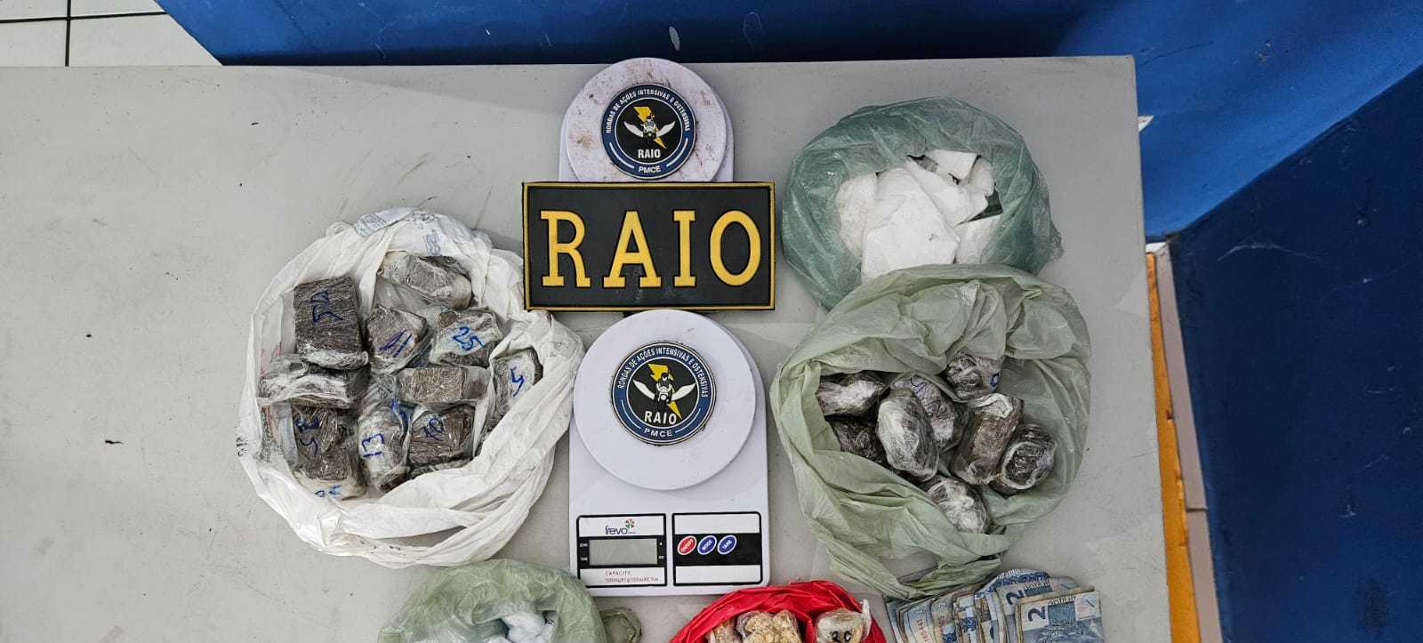 Após denúncia anônima, PMCE apreende quase 2 kg de drogas em terreno baldio em Ubajara