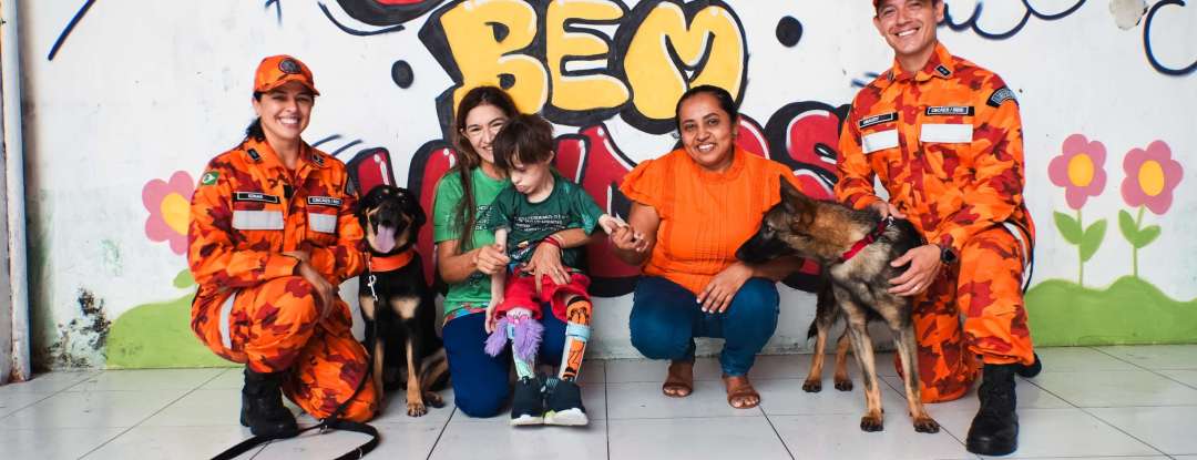 Entre patas e afetos: projeto do CBMCE transforma rotina de pessoas com Síndrome de Down